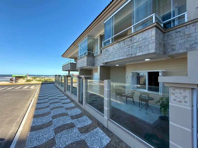 Sobrado geminado à beira mar, 3 dormitórios, na Zona Nova, em Capão!: 1ª foto da galeria de imagens do imóvel