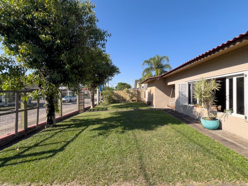 Casa 3 dormitórios, com piscina, em amplo terreno, em Atlântida!: 3ª foto da galeria de imagens do imóvel