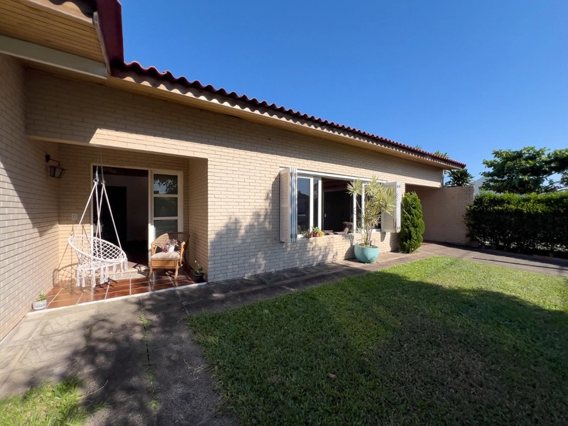 Casa 3 dormitórios, com piscina, em amplo terreno, em Atlântida!: 2ª foto da galeria de imagens do imóvel