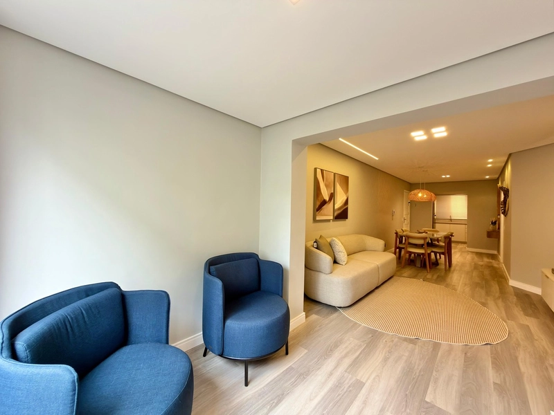 Apartamento decorado, de frente, 3 dormitórios, pertinho da praia!: 2ª foto da galeria de imagens do imóvel