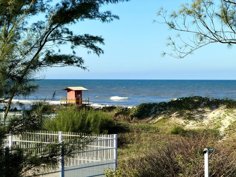 Sobrado a poucos passos da praia, 4 dormitórios, em Capão da Canoa!: 21ª foto da galeria de imagens do imóvel