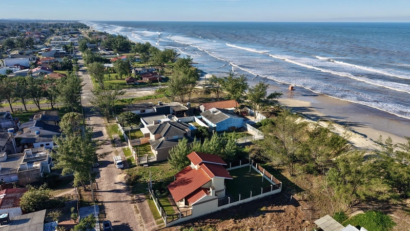 Sobrado a poucos passos da praia, 4 dormitórios, em Capão da Canoa!: 41ª foto da galeria de imagens do imóvel