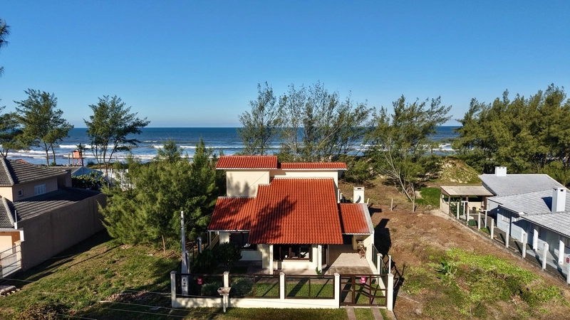 Sobrado a poucos passos da praia, 4 dormitórios, em Capão da Canoa!: 39ª foto da galeria de imagens do imóvel
