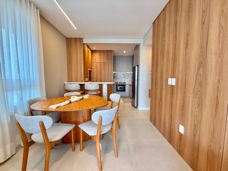 Apartamento decorado, 2 dormitórios, de frente, na Zona nova, em Capão: 5ª foto da galeria de imagens do imóvel