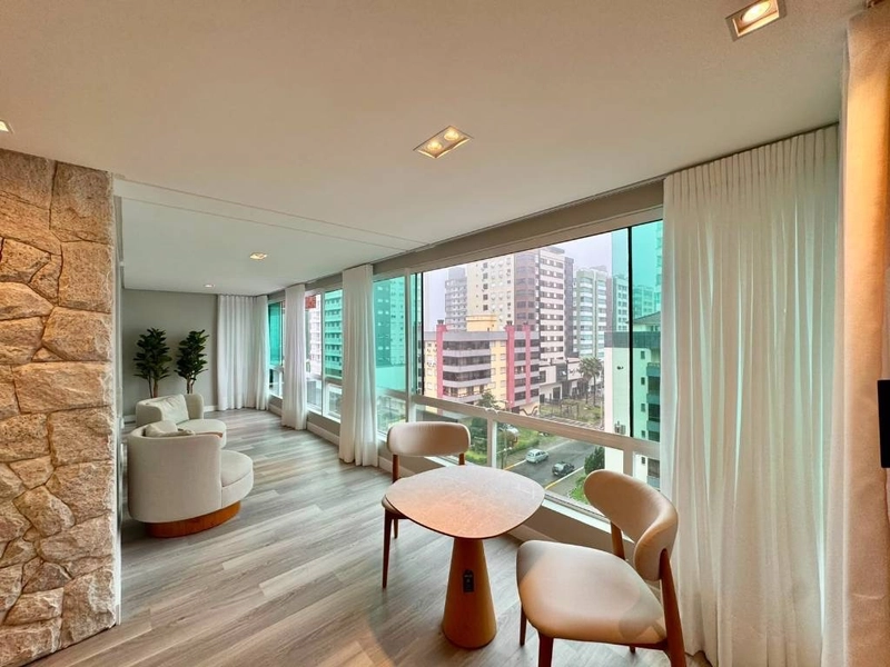 Apartamento com ampla sacada de frente, 2 dormitórios, decorado!: 10ª foto da galeria de imagens do imóvel