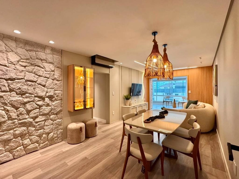 Apartamento com ampla sacada de frente, 2 dormitórios, decorado!: 1ª foto da galeria de imagens do imóvel