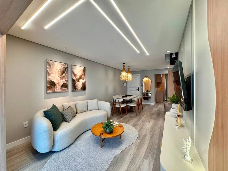 Apartamento com ampla sacada de frente, 2 dormitórios, decorado!: 3ª foto da galeria de imagens do imóvel
