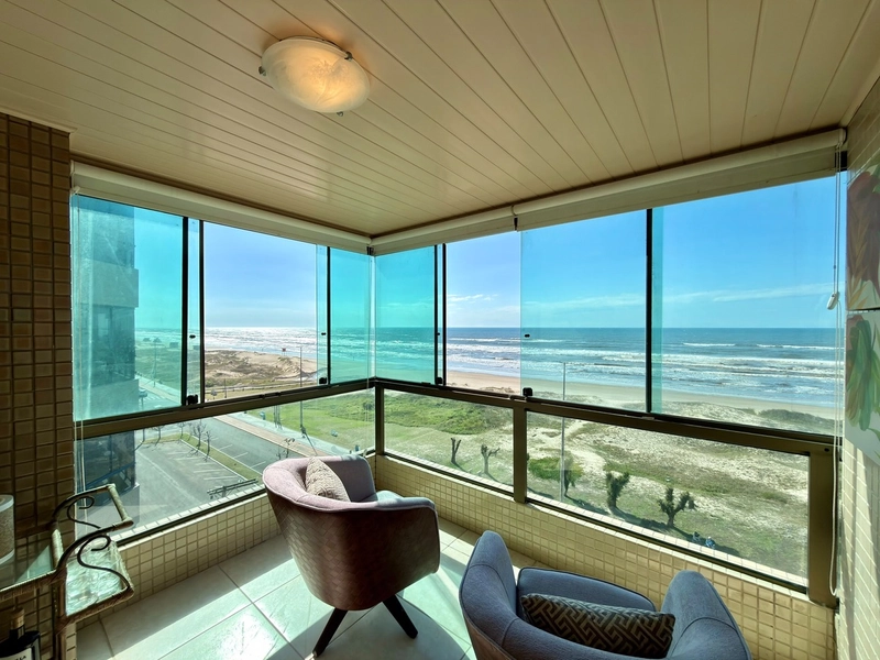 Apartamento beira mar, 3 dormitórios, com 2 vagas, no Navegantes!: 1ª foto da galeria de imagens do imóvel