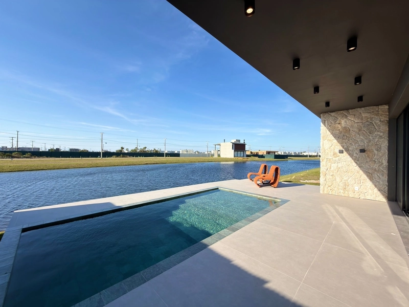 Residência nova, beira lago, com piscina, no Condomínio ZEN!: 27ª foto da galeria de imagens do imóvel