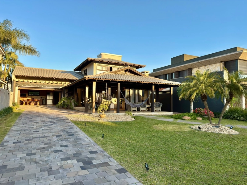 Residência 3 dormitórios, com amplo terreno, no Velas da Marina!