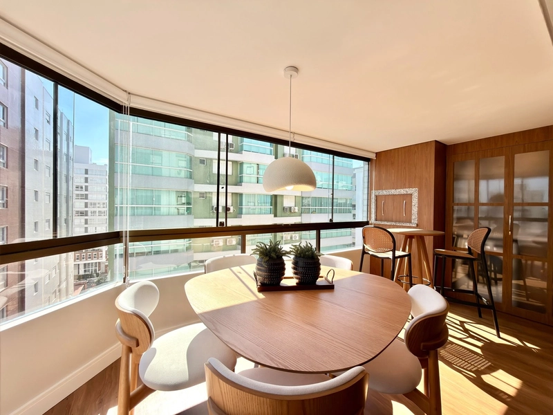 Amplo apartamento, 1 dormitório,na localização mais desejada de Capão!