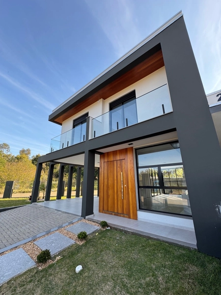 Sobrado alto padrão de esquina