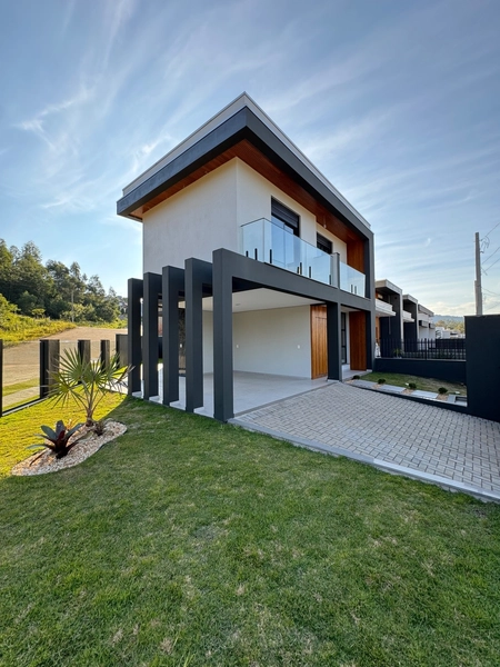 Sobrado alto padrão de esquina: 2ª foto da galeria de imagens do imóvel