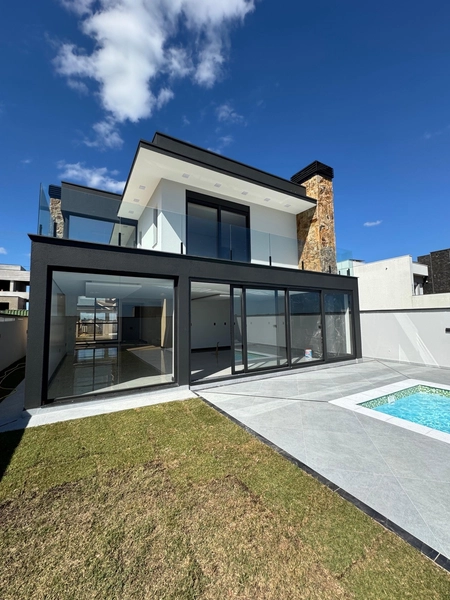 casa de alto padrão com 3 dormitórios: 2ª foto da galeria de imagens do imóvel