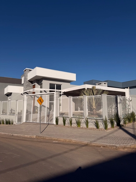 Casa ampla com 3 dormitórios e piscina: 14ª foto da galeria de imagens do imóvel