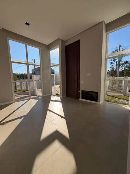 Casa ampla com 3 dormitórios e piscina: 4ª foto da galeria de imagens do imóvel