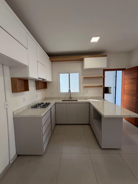 Casa semi mobiliada com pátio nos fundos: 10ª foto da galeria de imagens do imóvel