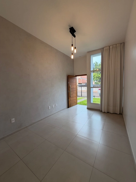 Casa semi mobiliada com pátio nos fundos: 2ª foto da galeria de imagens do imóvel