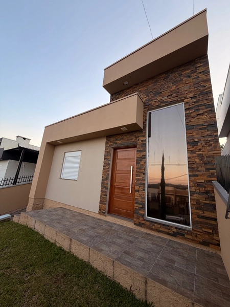 Casa em terreno único com 3 dormitórios e piscina: 1ª foto da galeria de imagens do imóvel