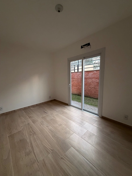 Casa em terreno único com 3 dormitórios e piscina: 5ª foto da galeria de imagens do imóvel