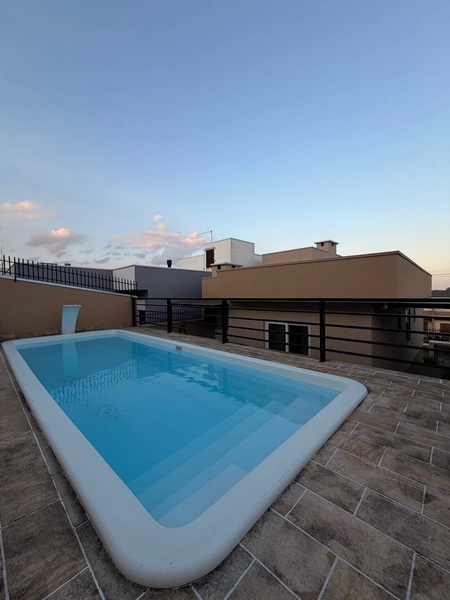 Casa em terreno único com 3 dormitórios e piscina: 2ª foto da galeria de imagens do imóvel