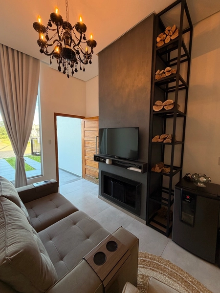 Casa com 3 dormitórios e piscina: 4ª foto da galeria de imagens do imóvel