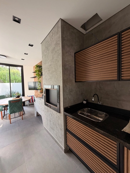 Casa com 3 dormitórios e piscina: 15ª foto da galeria de imagens do imóvel