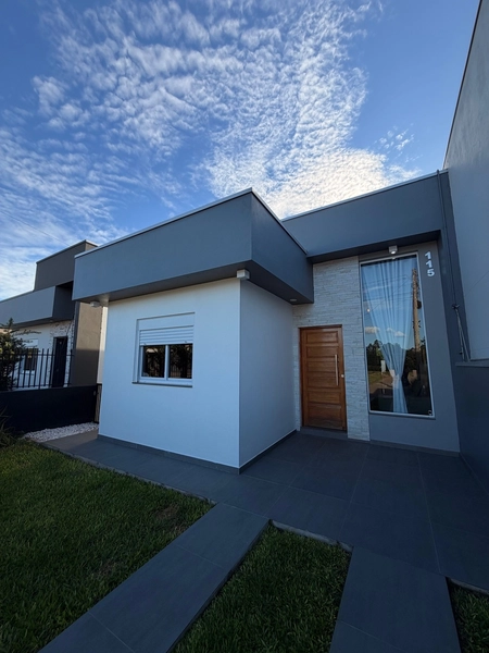 Casa com 3 dormitórios e piscina: 1ª foto da galeria de imagens do imóvel