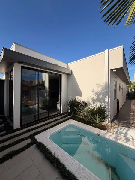 Casa com 3 dormitórios e piscina: 2ª foto da galeria de imagens do imóvel