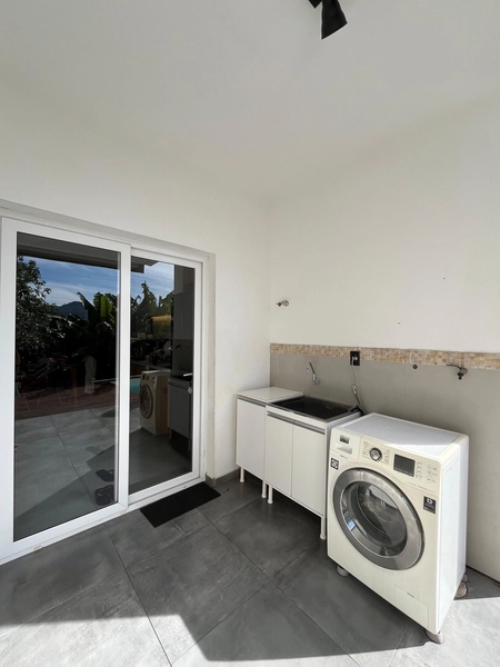 casa semi mobiliada com piscina: 15ª foto da galeria de imagens do imóvel