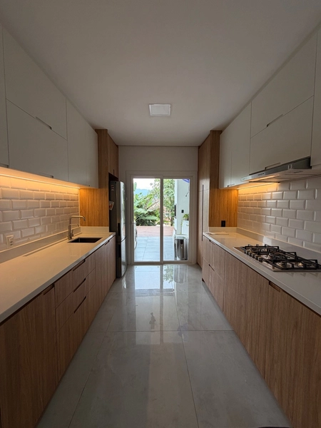 casa semi mobiliada com piscina: 6ª foto da galeria de imagens do imóvel