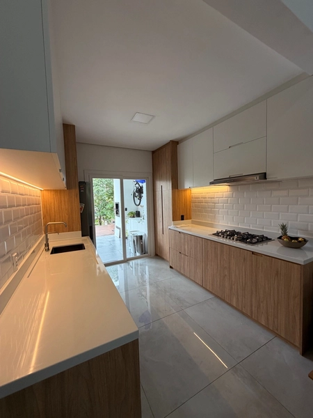 casa semi mobiliada com piscina: 7ª foto da galeria de imagens do imóvel