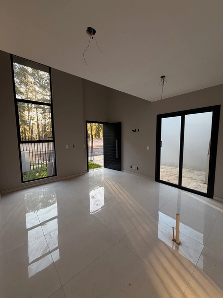 casa plana em regiao central com 2 dormitorios: 3ª foto da galeria de imagens do imóvel