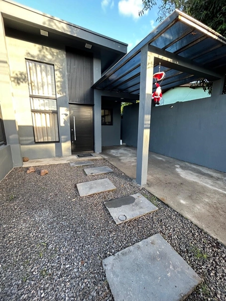Casa com 3 dormitórios e semi mobiliada