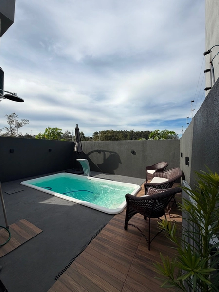 Casa semi mobiliada com piscina: 5ª foto da galeria de imagens do imóvel