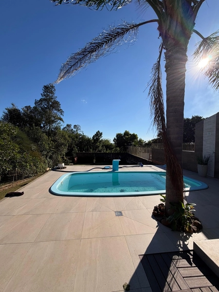 Casa semi mobiliada em lomba  grande com piscina: 3ª foto da galeria de imagens do imóvel