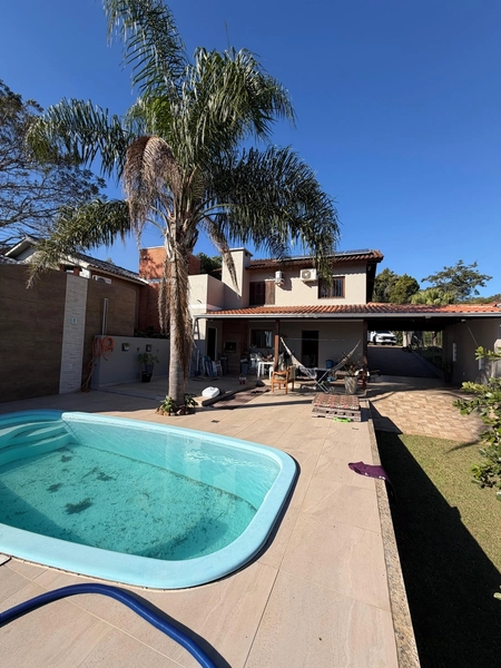 Casa semi mobiliada em lomba  grande com piscina: 27ª foto da galeria de imagens do imóvel