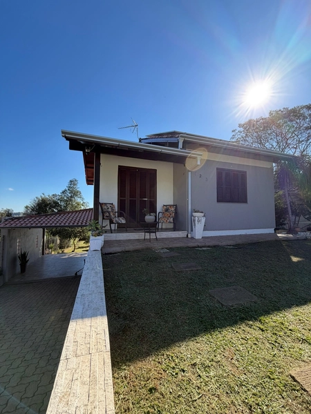 Casa semi mobiliada em lomba  grande com piscina: 1ª foto da galeria de imagens do imóvel