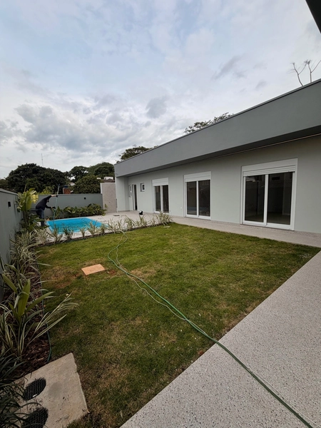 Casa plana de alto padrão, entregue mobiliada: 7ª foto da galeria de imagens do imóvel
