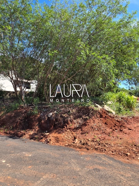 Terreno alto, no pé do morro, próximo da Avenida Pilad Rebua: 3ª foto da galeria de imagens do imóvel