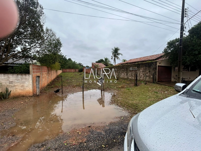 Terreno toda murado e aterrado próximo a praça no centro de Bonito: 4ª foto da galeria de imagens do imóvel
