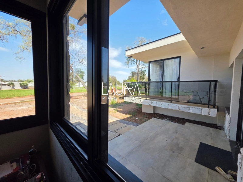 Casa primeira linha, na Av. no Solar dos Lagos: 3ª foto da galeria de imagens do imóvel