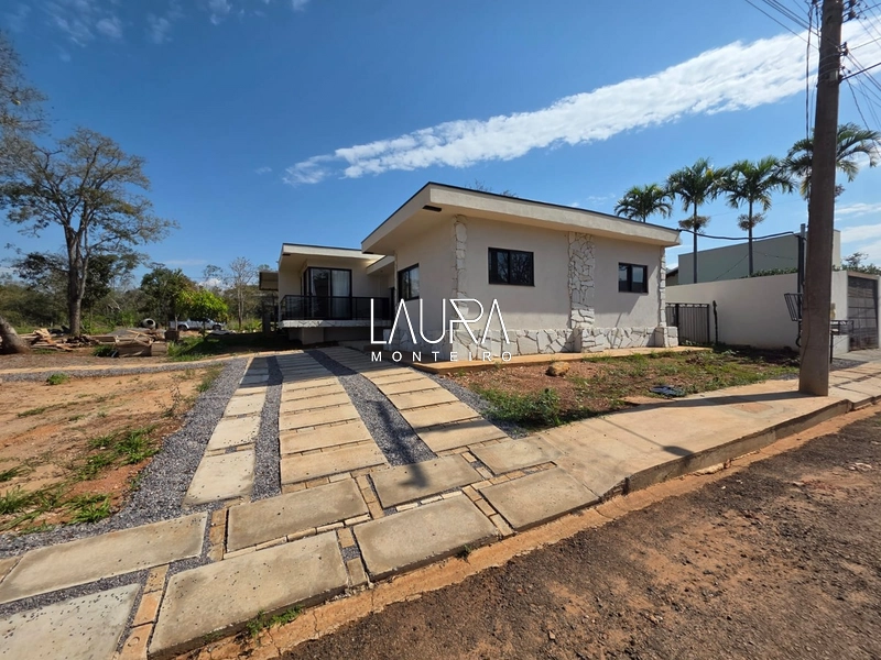 Casa primeira linha, na Av. no Solar dos Lagos: 2ª foto da galeria de imagens do imóvel