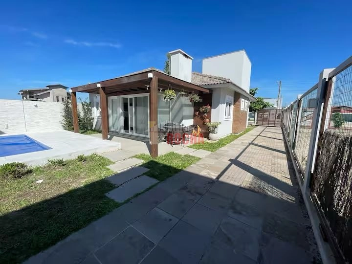 CASA ALTO PADRÃO A 3 QUADRAS DO MAR EM PRAIA DE ARROIO TEIXEIRA!