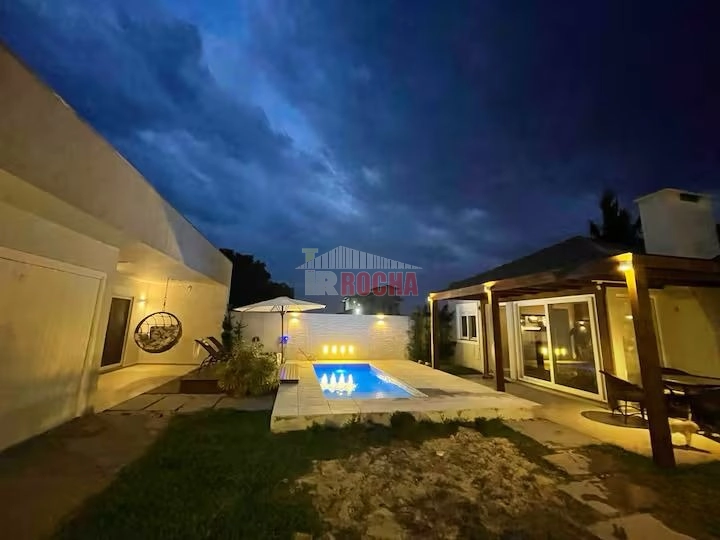 CASA ALTO PADRÃO  A 3 QUADRAS DO MAR EM PRAIA DE ARROIO TEIXEIRA!: 34ª foto da galeria de imagens do imóvel