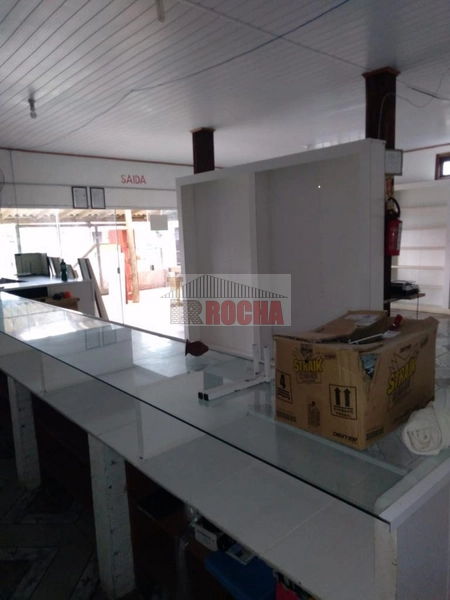 CASA COM GRANDE LOJA EM FRENTE!: 5ª foto da galeria de imagens do imóvel