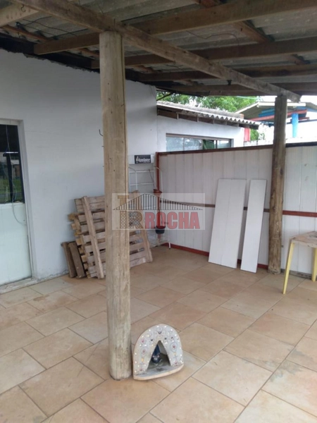 CASA COM GRANDE LOJA EM FRENTE!: 4ª foto da galeria de imagens do imóvel