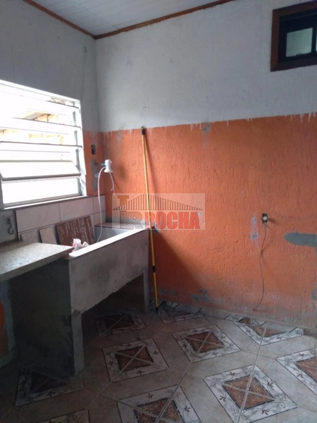 CASA COM GRANDE LOJA EM FRENTE!: 7ª foto da galeria de imagens do imóvel