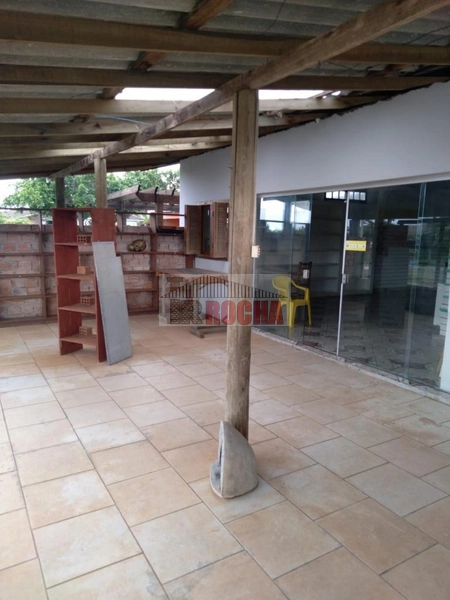 CASA COM GRANDE LOJA EM FRENTE!: 3ª foto da galeria de imagens do imóvel