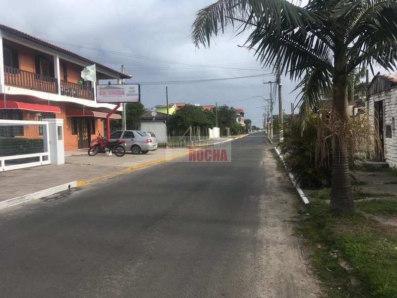 CASA PARA INVESTIMENTO UMA QUADRA DO MAR EM PRAIA ARROIO TEIXEIRA!: 8ª foto da galeria de imagens do imóvel